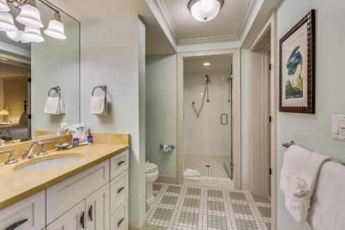 Et badeværelse på Beach Front 2 Bedroom A