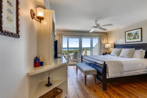 En eller flere senge i et værelse på Beach Front 2 Bedroom A