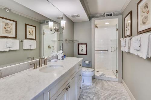 Et badeværelse på Standard 2 Bedroom A