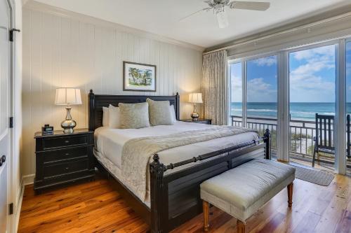 En eller flere senge i et værelse på Beach Front 3 Bedroom B