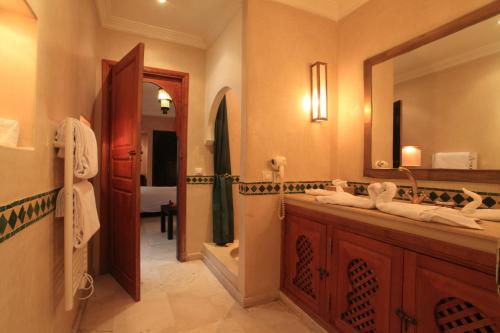 Un baño de Dar Sholmes