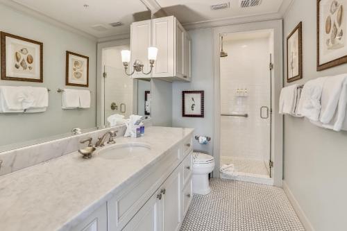 Et badeværelse på Standard 2 Bedroom B