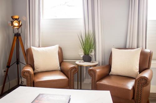 two chairs and a table in a room with a window at Douglas On Third in McMinnville