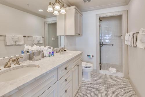 Et badeværelse på Townhouse 3 Bedroom A