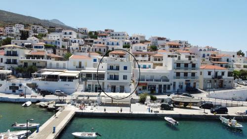 Φωτογραφία από το άλμπουμ του Batsi Bay Premium στο Μπατσί