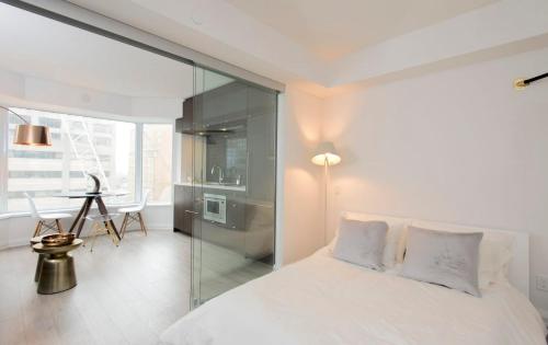 Tenth Floor Suite in Yorkville