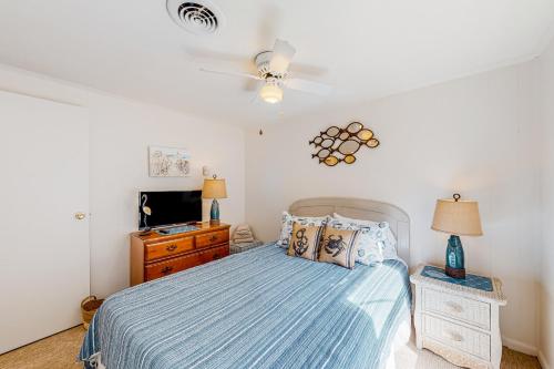 a bedroom with a bed and a ceiling fan at Costa Na Mara in Frisco