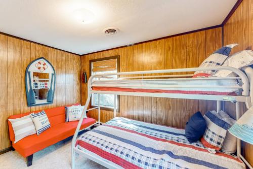 a bedroom with two bunk beds in a boat at Costa Na Mara in Frisco