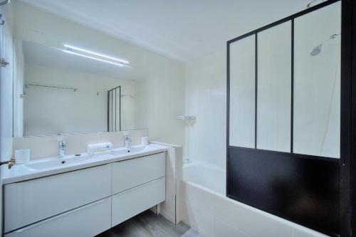 Upstays - Fully equipped - Terrace - Pool - Wifi