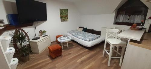 Ένα ή περισσότερα κρεβάτια σε δωμάτιο στο Domček