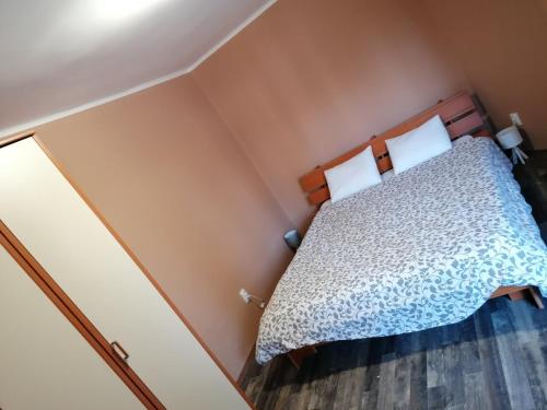 a bedroom with a bed in a room at PIAR in Subotica