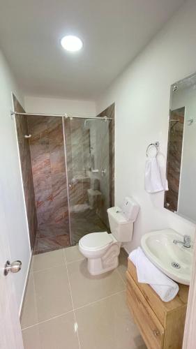 Kúpeľňa v ubytovaní apta estudio en el peñon 45