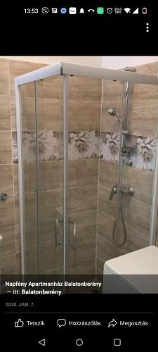 Koupelna v ubytování Napfény Apartmanház Balatonberény