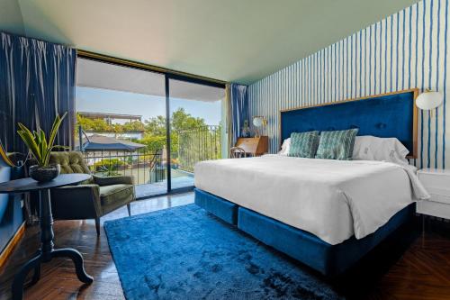 a bedroom with a large bed and a large window at Pug Seal Polanco Anatole France in Mexico City
