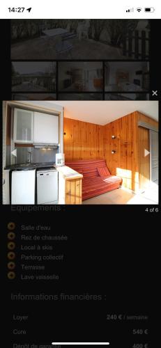 - un lit à baldaquin dans une chambre dans l'établissement Studio résidence Auvergne la Bourboule, à La Bourboule