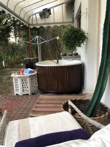 a large bath tub sitting on a patio at Casa na Serra - em meio à um bosque c Ofurô aquecido in Jarinu