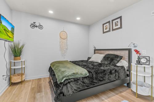 Una cama o camas en una habitación de Pure Relaxation-Luxury/Roof Top*