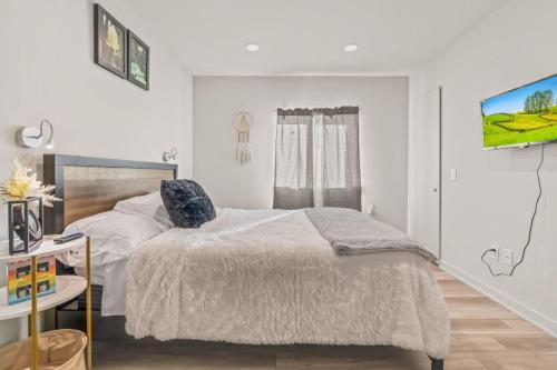سرير أو أسرّة في غرفة في Pure Relaxation-Luxury/Roof Top*