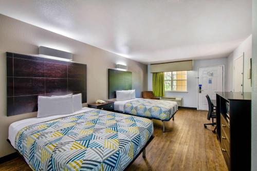 Postel nebo postele na pokoji v ubytování Motel 6-Arlington, TX