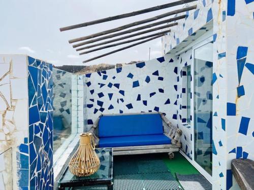 a blue bench on a balcony with blue and white tiles at Atico de la Pardela in La Laguna
