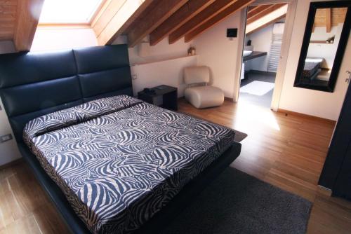 a bedroom with a bed with a black and white blanket at Ex-L in Fiume Veneto