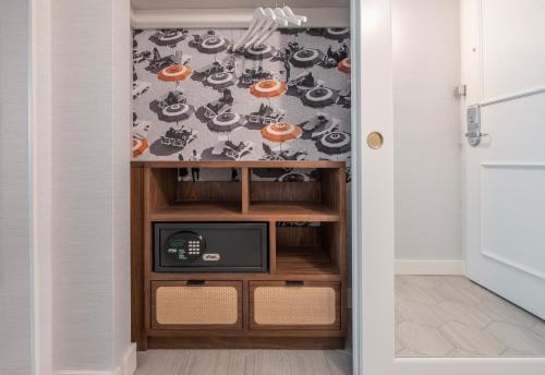 a small cabinet with a microwave in a room at The Pierside Santa Monica in Los Angeles
