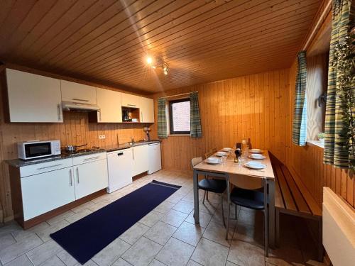 Η κουζίνα ή μικρή κουζίνα στο Charming Stay by the Meuse