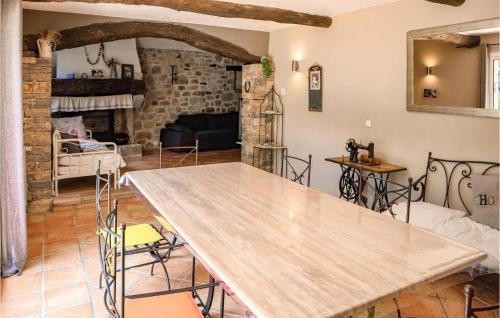 Η κουζίνα ή μικρή κουζίνα στο Lovely Home In Generarguese