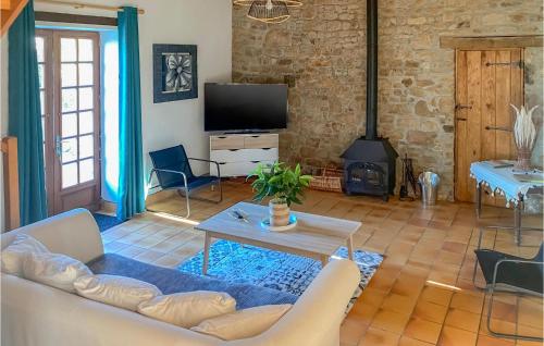 Μια τηλεόραση ή/και κέντρο ψυχαγωγίας στο Gorgeous Home In St Pierre Langers