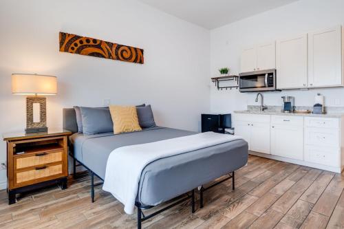 Kuchyň nebo kuchyňský kout v ubytování Unit 11 Maui Ohana Modern Studio