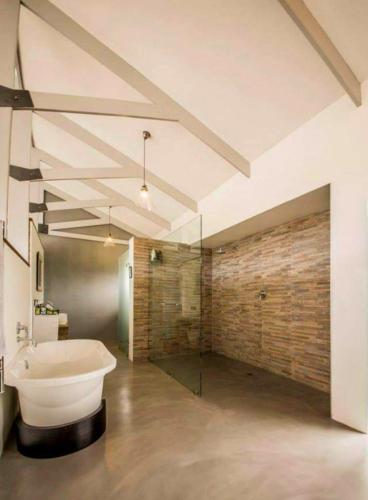 Bilik mandi di Bromley loft