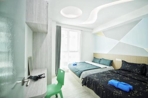 a bedroom with a bed and a chair and a window at reSTARY - K Universe, Sutera Avenue Infinity Pool - Imago Opposite - KK City- 3BR,10Pax 来沙旅 K歌宇宙主题公寓 - 无边际日落海景泳池 - Imago商场对面 - KK市中心 - 3房10人 in Kota Kinabalu