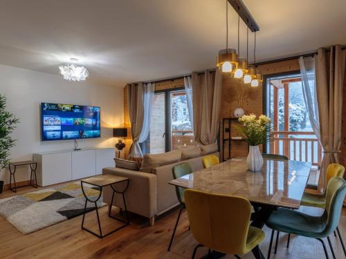 Les Gets - Moderne appartement, 1.5km du centre, 400m des pistes, terrasse, 2 chambres, WiFi, parking - FR-1-623-339