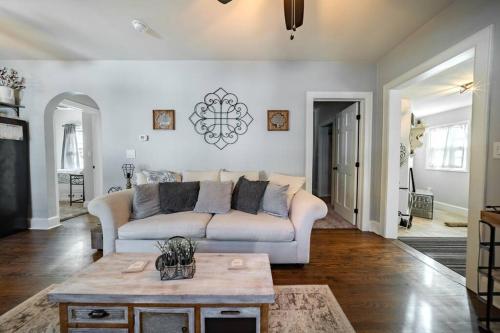 Romantic West Side Cottage – Photos 2