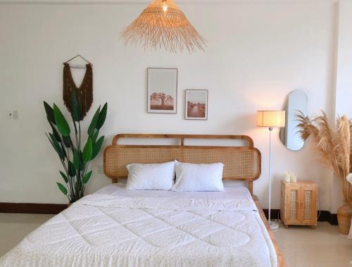 a bedroom with a bed and a potted plant at THE URBAN CONCEPT in Liên Trì (4)