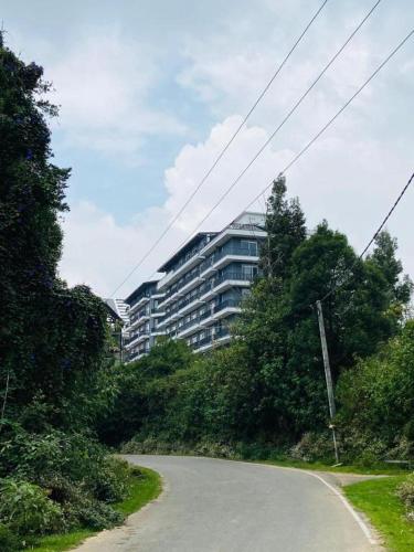 a building on the side of a road at Avenue Nuwara Eliya in Nuwara Eliya