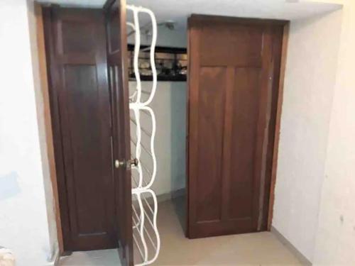 a pair of doors in a room with a kitchen at Departamento A, cerca UNAM, en Coyoacán y muy cerca metro Copilco 1 recamara A muy acogedor in Mexico City