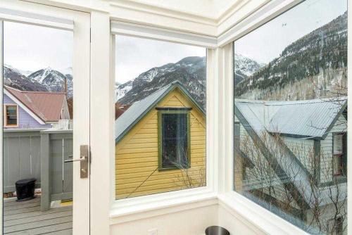 Nespecifikovaný výhled na hory nebo výhled na hory při pohledu z apartmánu