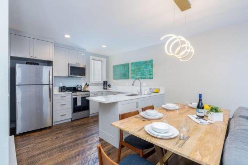 Η κουζίνα ή μικρή κουζίνα στο Two-Bedroom Apartment
