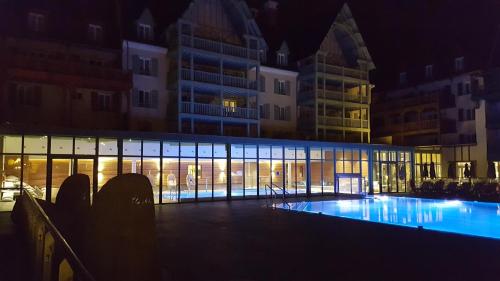 Piscina en o cerca de Presqu île de la touques deauville N 3404