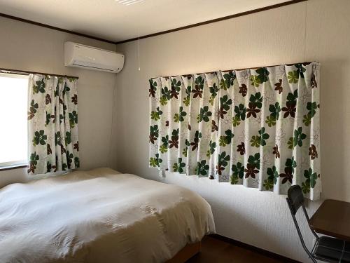 a bedroom with two curtains and a bed in it at 山科車站yamashina in Kyoto