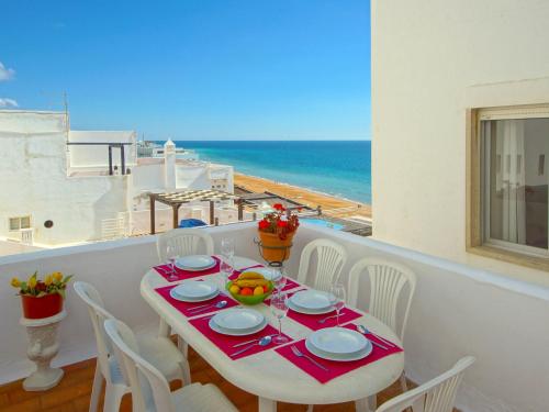 Inn The Beach Apartments by Seareen