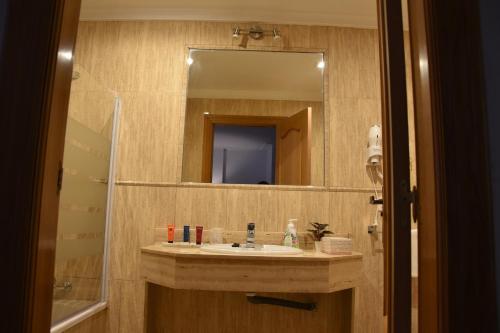 Bilik mandi di HOTEL LOS CAÑAS