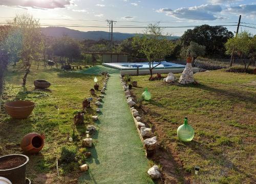 Taman di luar El Refugio de las Arribes