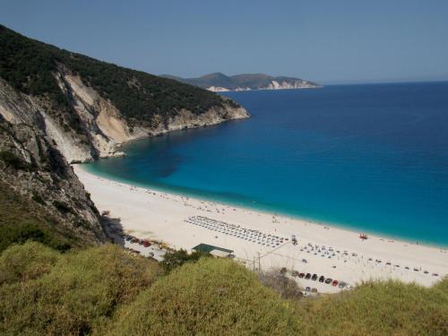 a beach with a bunch of people on it at Myrtia Villas I in Anomeriá