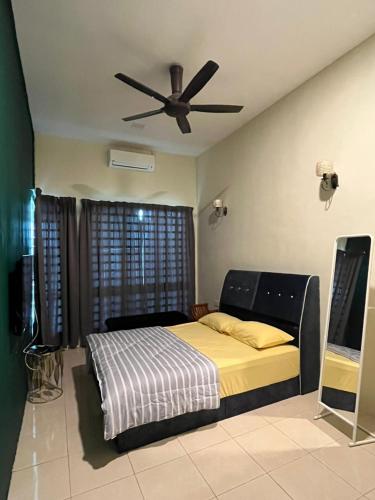 a bedroom with a bed with a ceiling fan at Dayahselamat Homestay in Temerloh