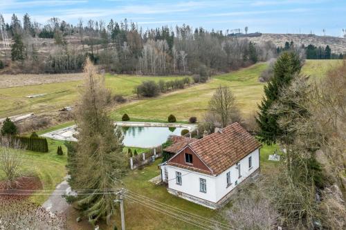 an aerial view of a white house with a pool at Romantická Chalupa Louka in Louka