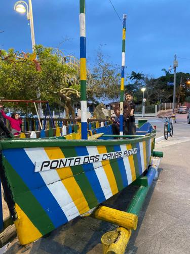 a colorful boat sitting on the side of a street at Casa Chale 10 Florianópolis in Florianópolis