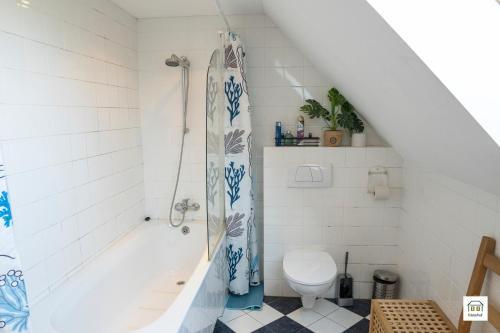 a bathroom with a shower and a toilet at Ferienhaus Fristerhof in Keeken