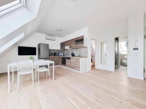 Foto Tolstov Apartments - City Apartments with 1 or 2 Rooms - 15 Min to Messe DUS and Old Town DUS 2